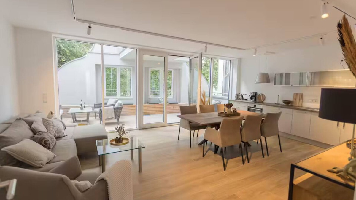 Luedinghausen Apartment | Stylish city apartment Glocke | 6 persons | center | sunny balcony