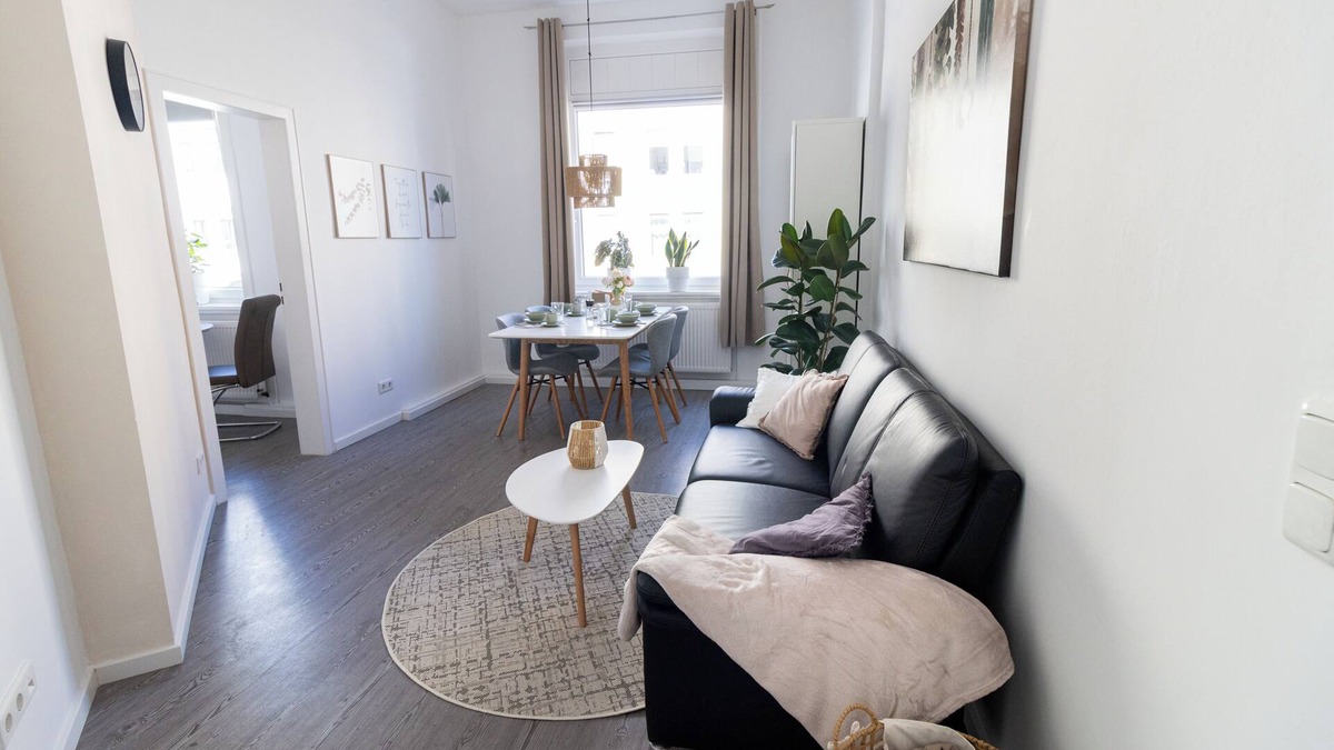 Vahrenwald-List Apartment | Stylish City Apartment at Lister Platz - Central, Quiet, Families-Friendly