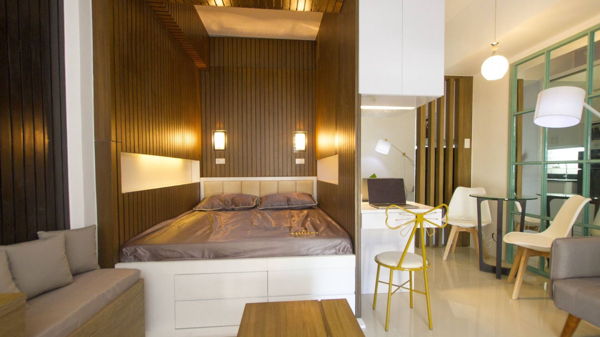 Highway Hills Condo | Stylish City Centre +WIFI+Netflix+Pool