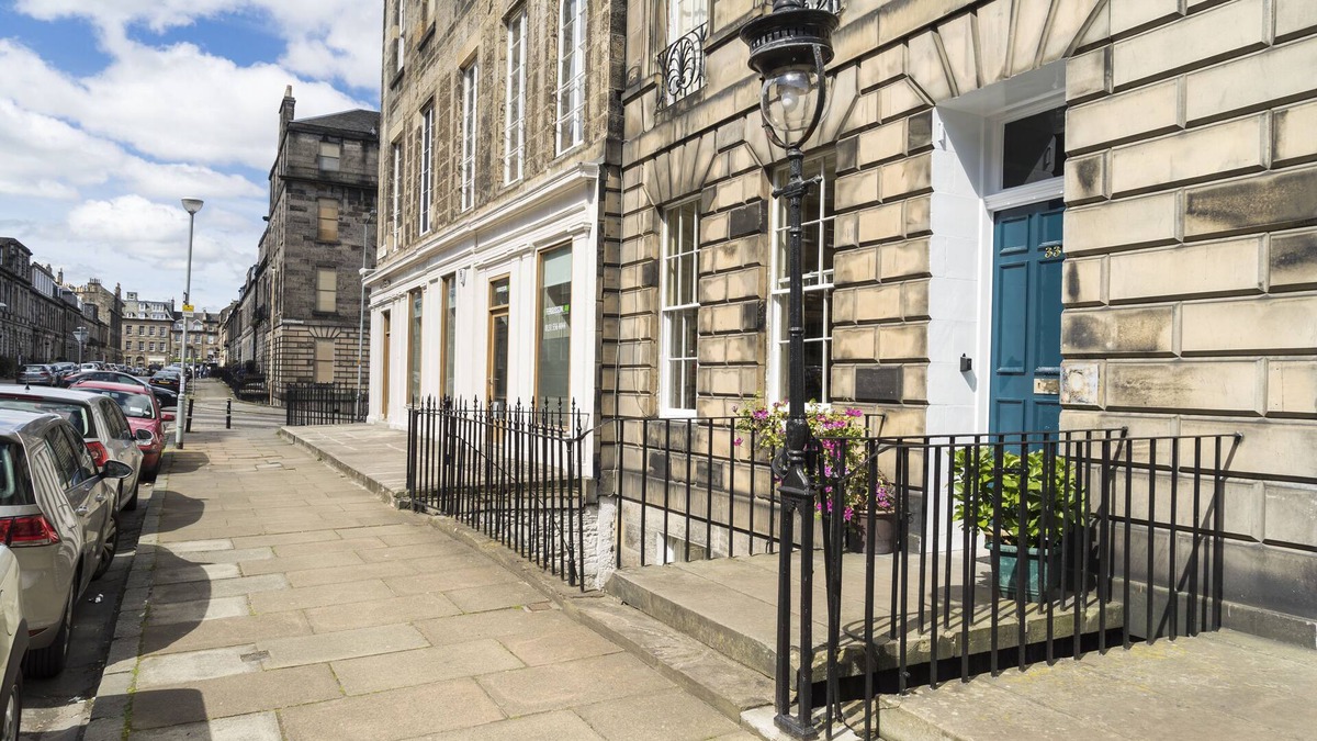 New Town Apartment | Stylish City Centre Apartment