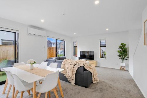 Edgeware Apartment | Stylish City Fringe 2 Bedroom House