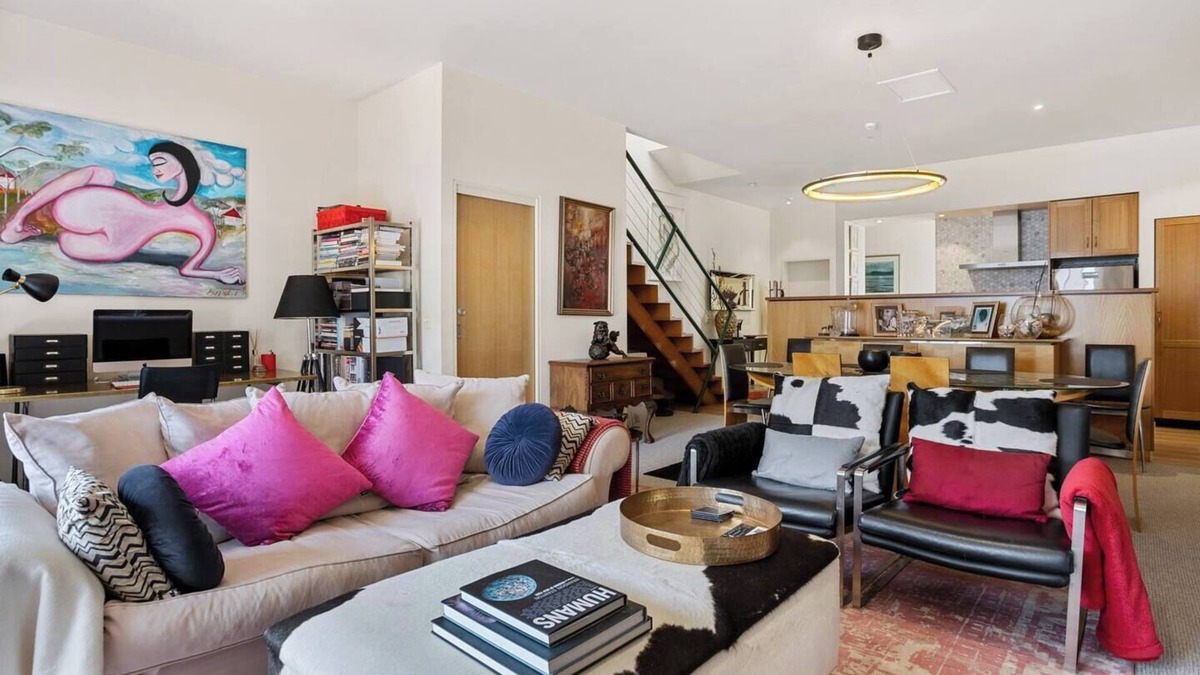 Sullivan's Cove House | Stylish City Townhouse A Block from the Waterfront