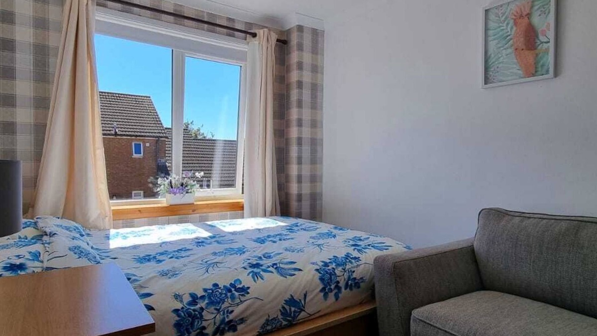 Saltcoats House | Stylish Coastal Retreat in Saltcoats