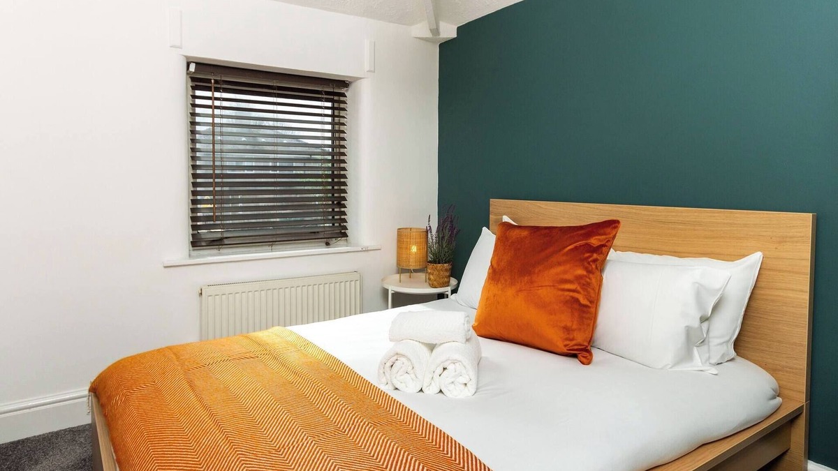 Wigan House | Stylish Comfort: 2BR Home in the heart of Wigan