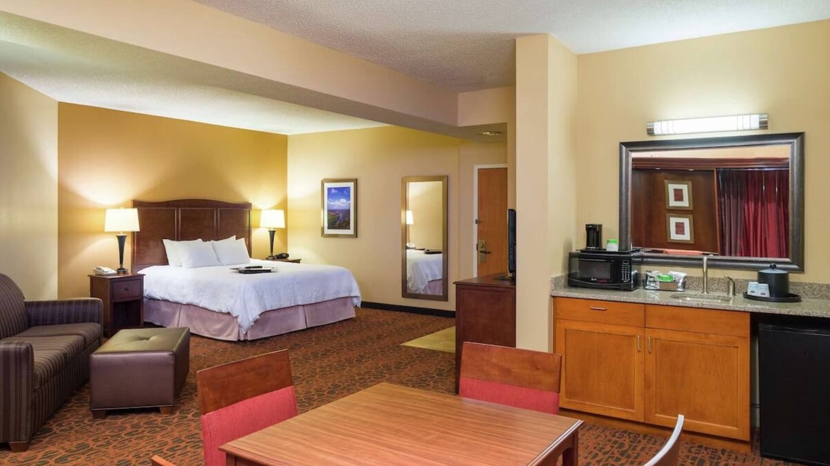 Selinsgrove Hotel | Stylish Comfort Close to Selinsgrove Shopping & Sights- Free Parking