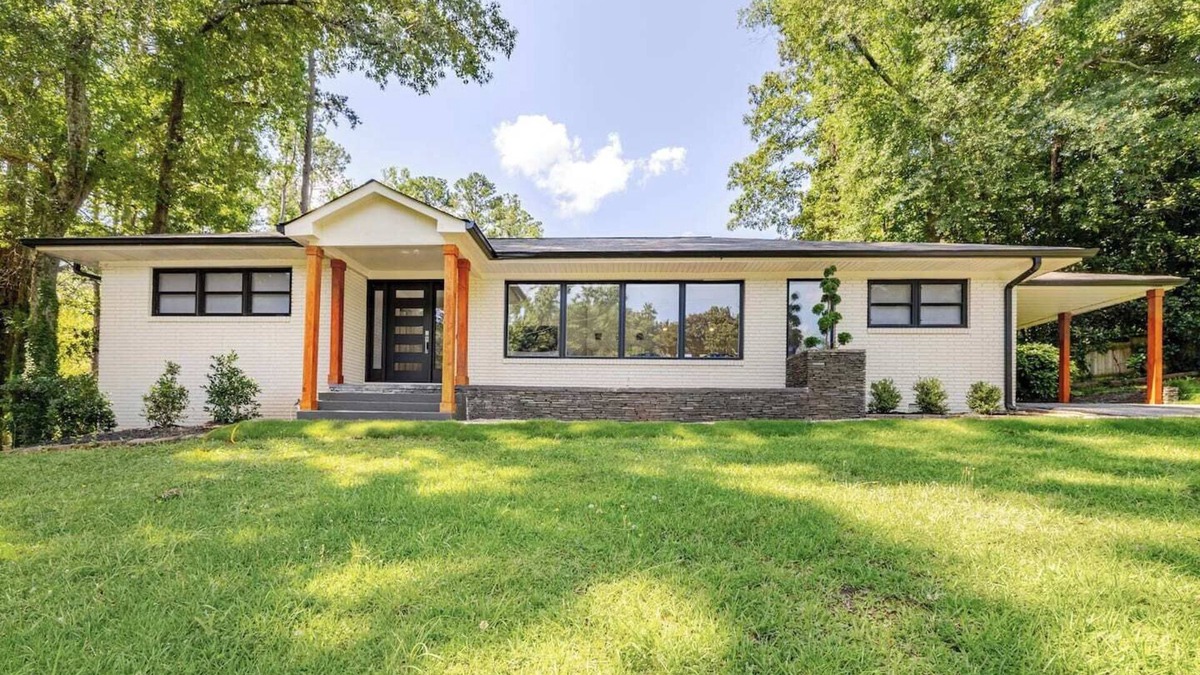 College Park House | Stylish Comfort Modern Chef Kitchen 4 BR 2 Baths