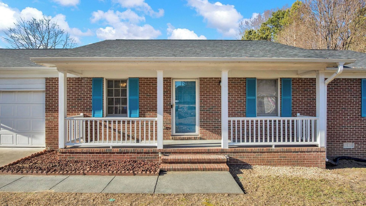 Fayetteville House | Stylish Comfort Near Fort Bragg – Family & Business Friendly!
