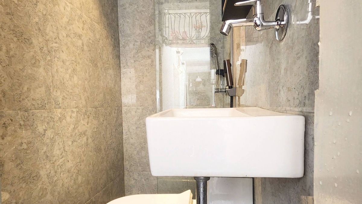 Pallavaram Bed & Breakfast | Stylish Comfy Room near Airport
