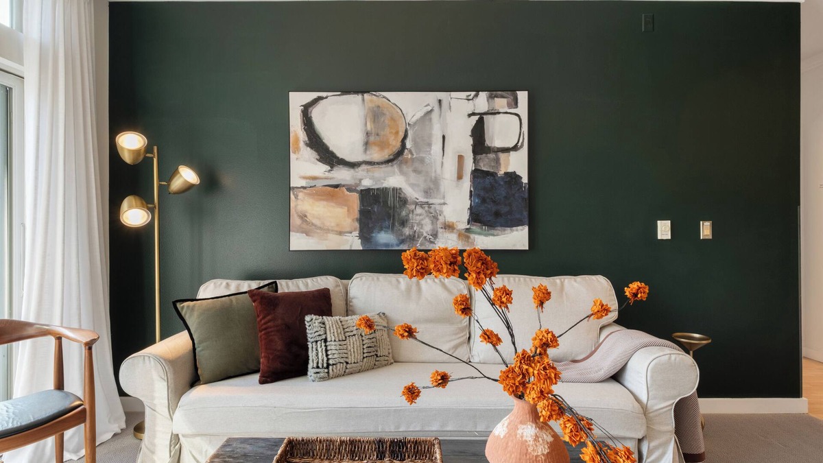 Downtown Seattle House | Stylish condo @ Seattle's Heart + Pool & Parking