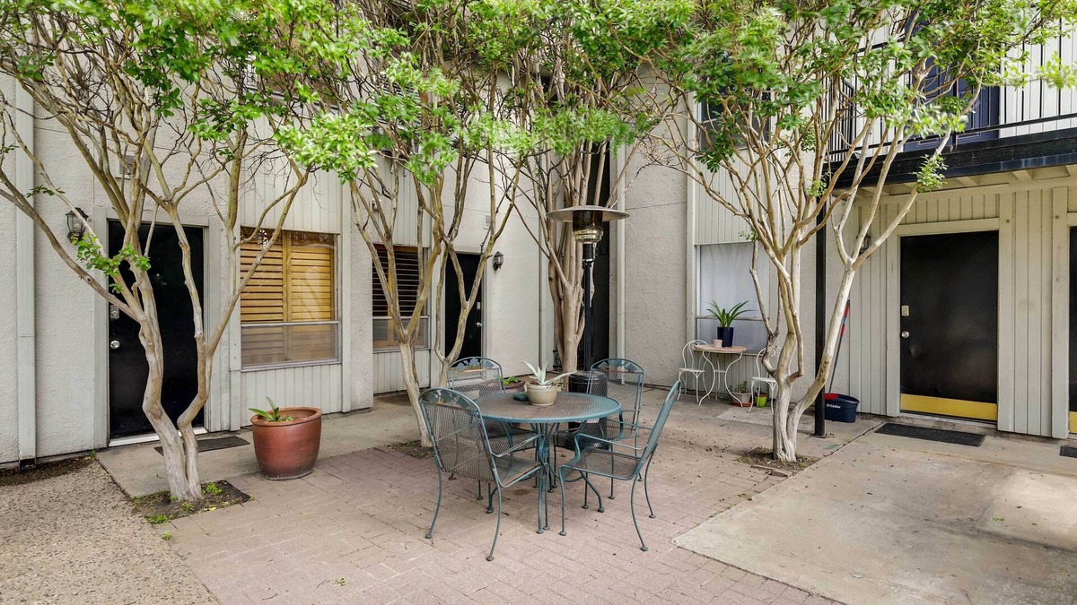 Knox - Henderson Apartment | Stylish Condo w/Pool in Knox Henderson!