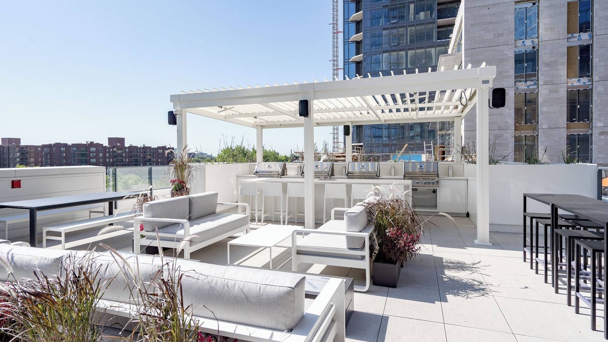 Montreal Condo | Stylish Condo with city views!