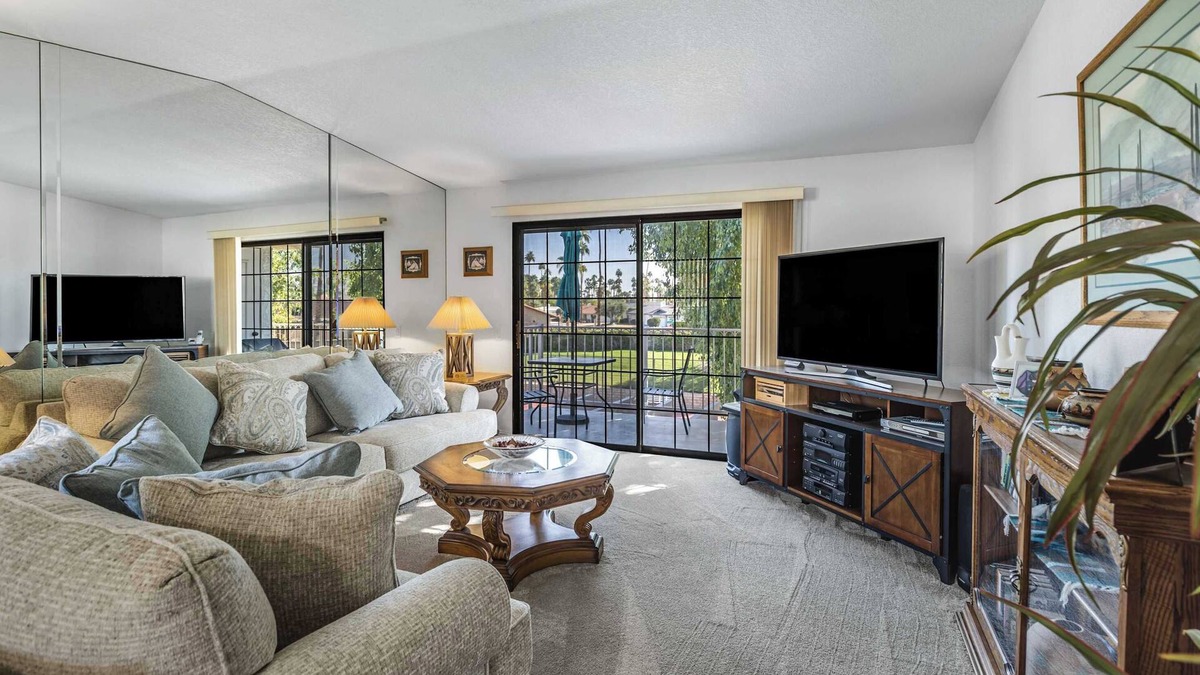 Palm Springs Condo | Stylish Condo with Private Pool & & Panoramic View