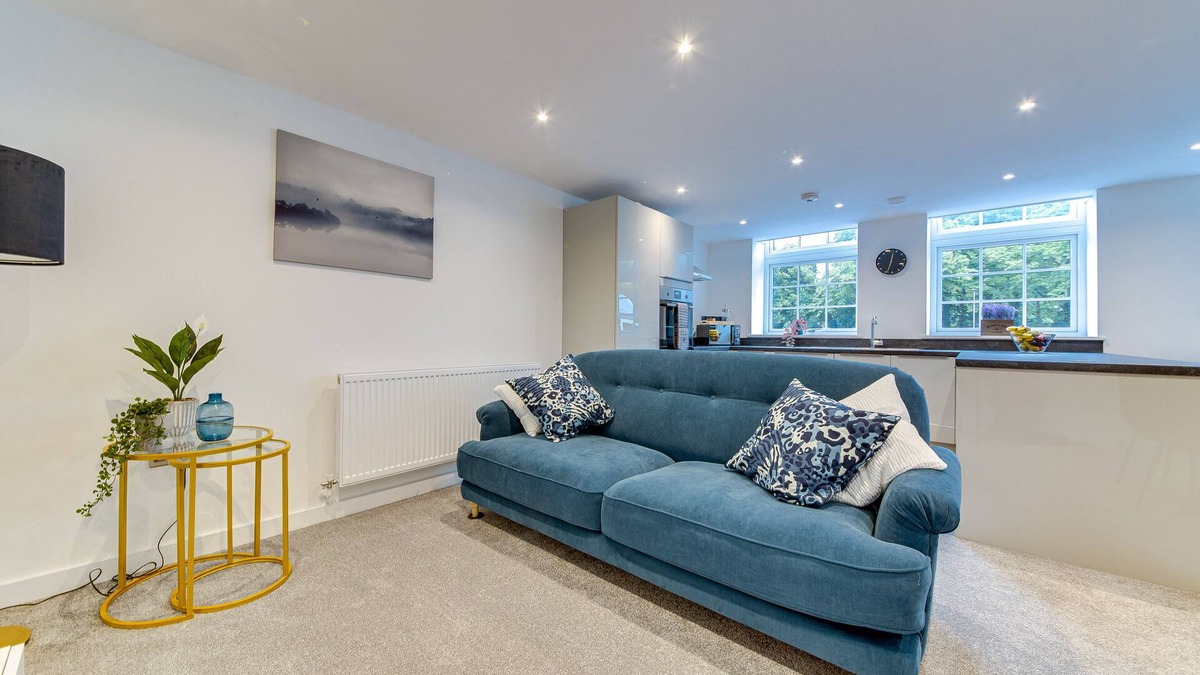 Worksop House | Stylish & Contemporary 2 Bedroom House in Worksop