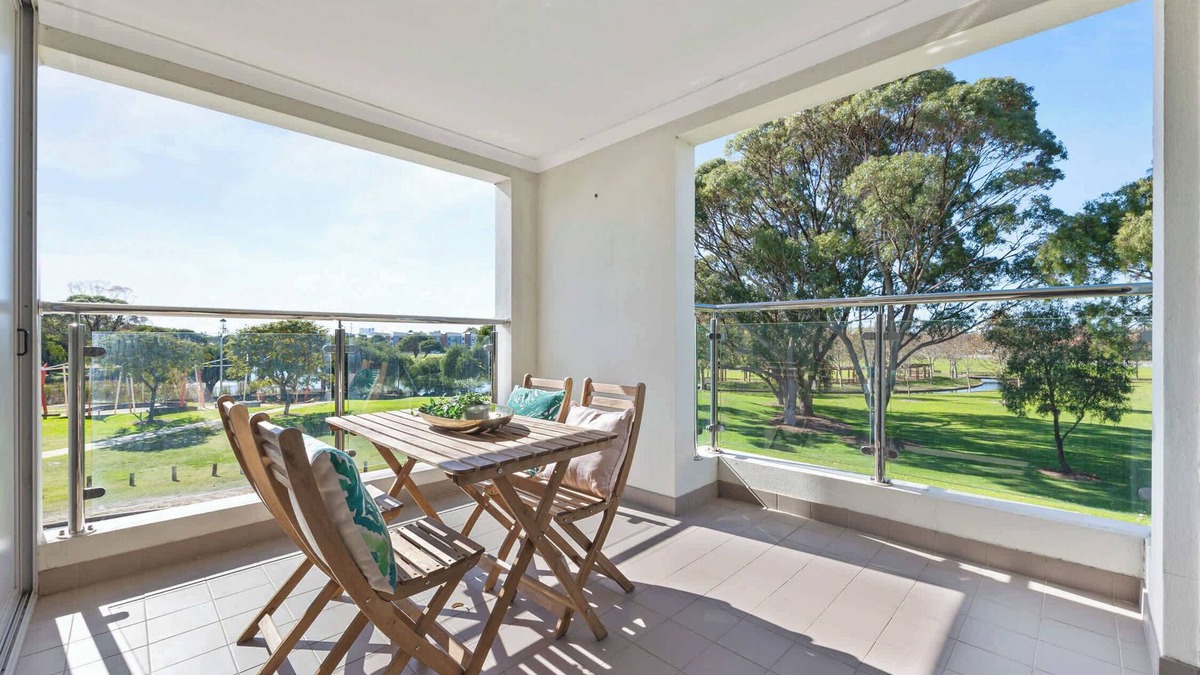 Rockingham Apartment | Stylish Corporate Stay with Wi-Fi & Parking