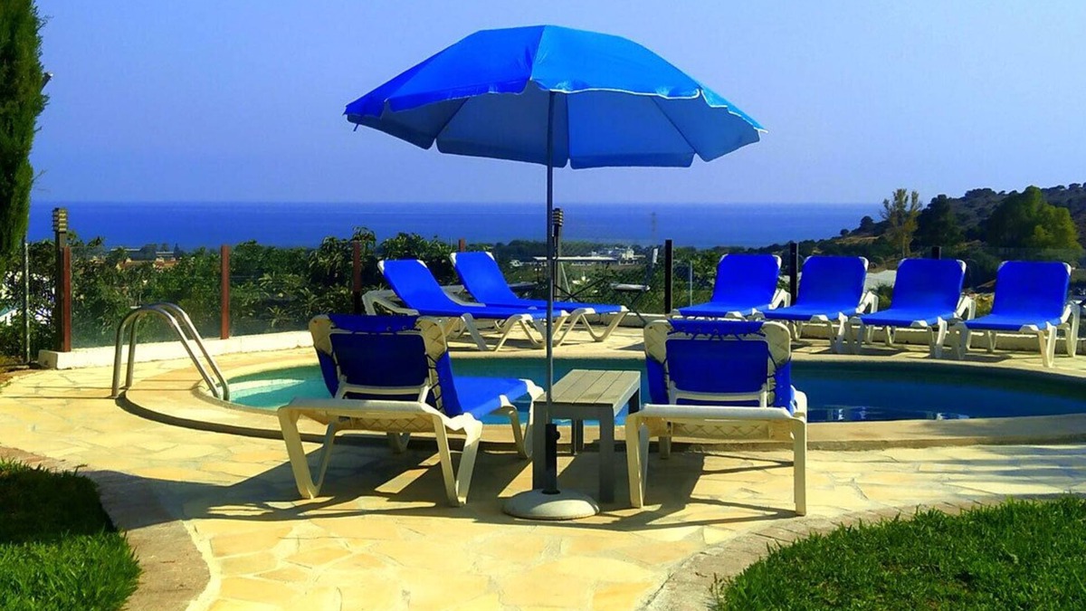 Almayate Bajo House | Stylish Cortijo + apartment with garden and pool, on foot in the village and on the beach