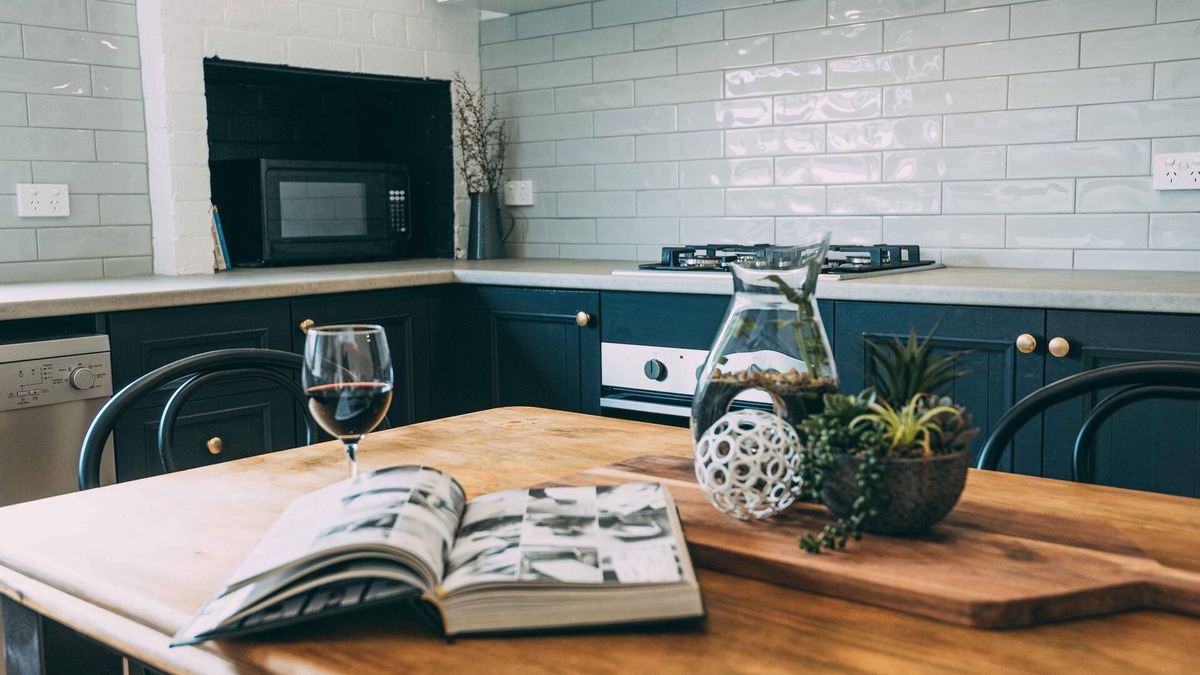 Portland House | Stylish, Cosy 3 bedroom house. Close to beach/shops