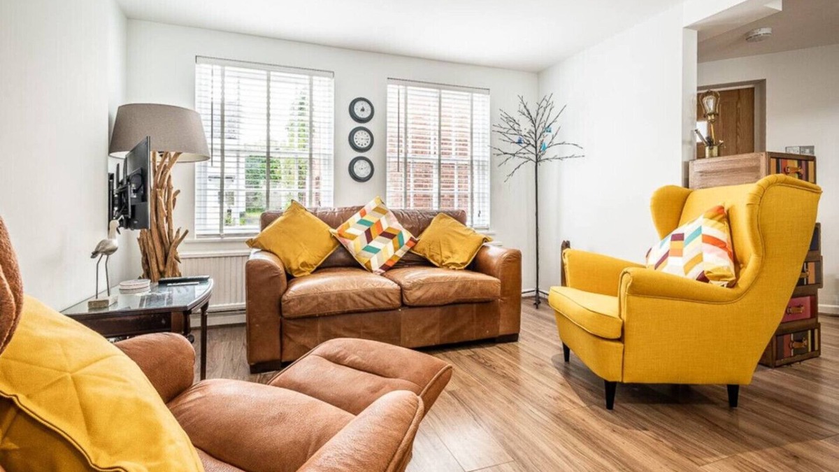 Topsham House | Stylish Cosy 3 Bedroom Cottage with parking in Topsham
