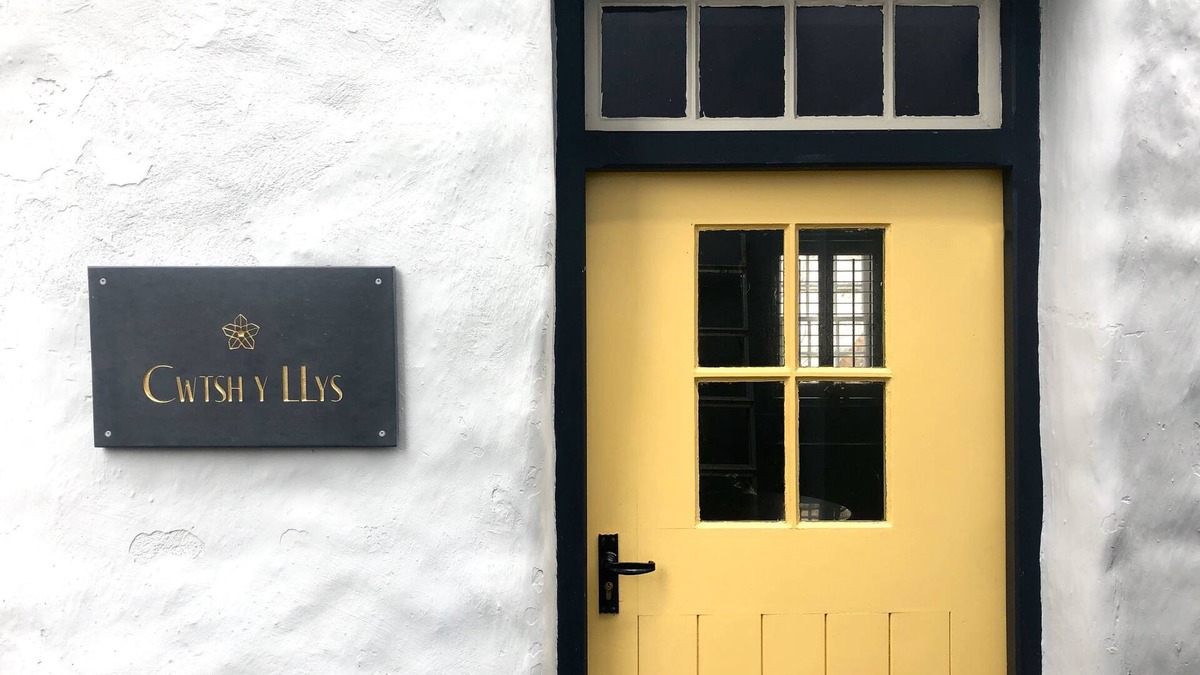 St Davids Cottage | Stylish cosy cottage at the heart of the city