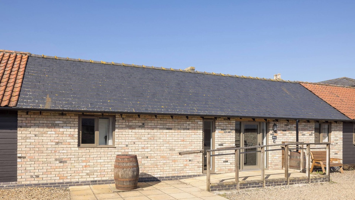 Croydon Cottage | Stylish cottage, courtyard views, countryside location, 20 mins to Cambridge