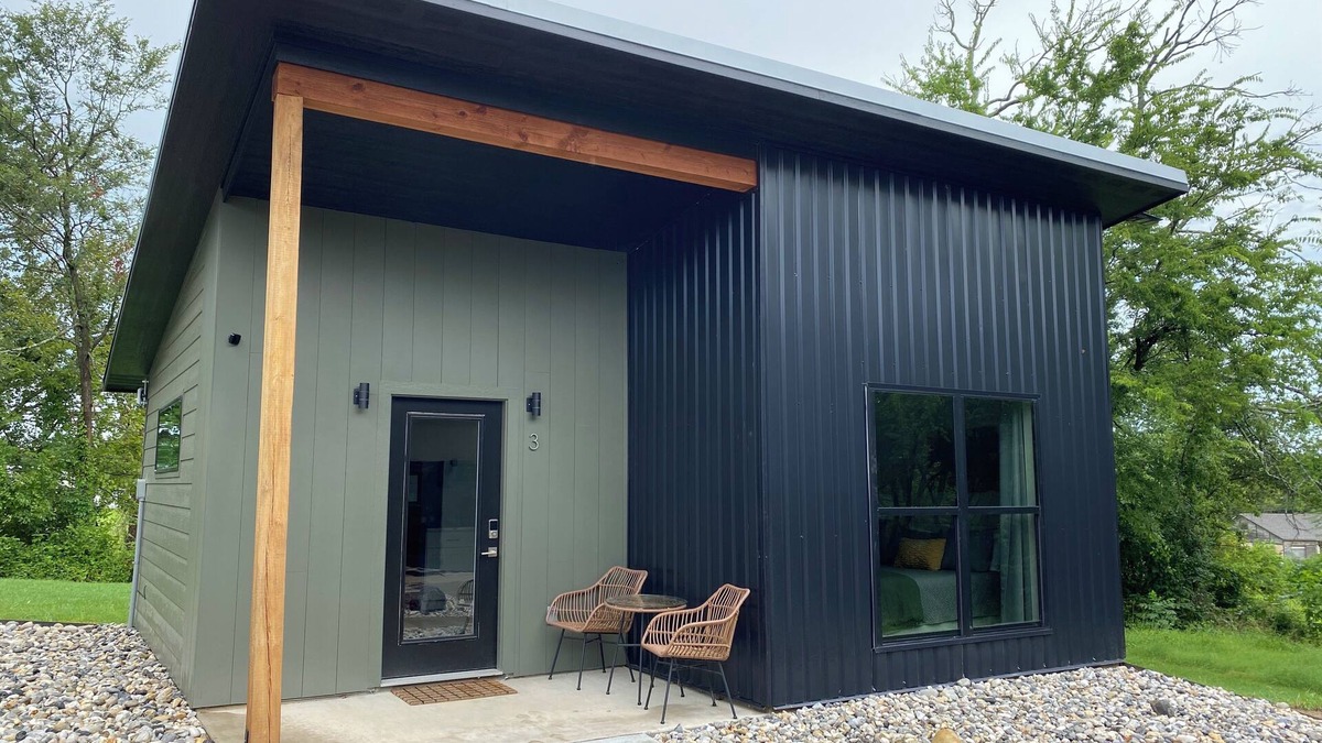 Mount Vernon Cottage | Stylish Cottage located in downtown Mount Vernon!