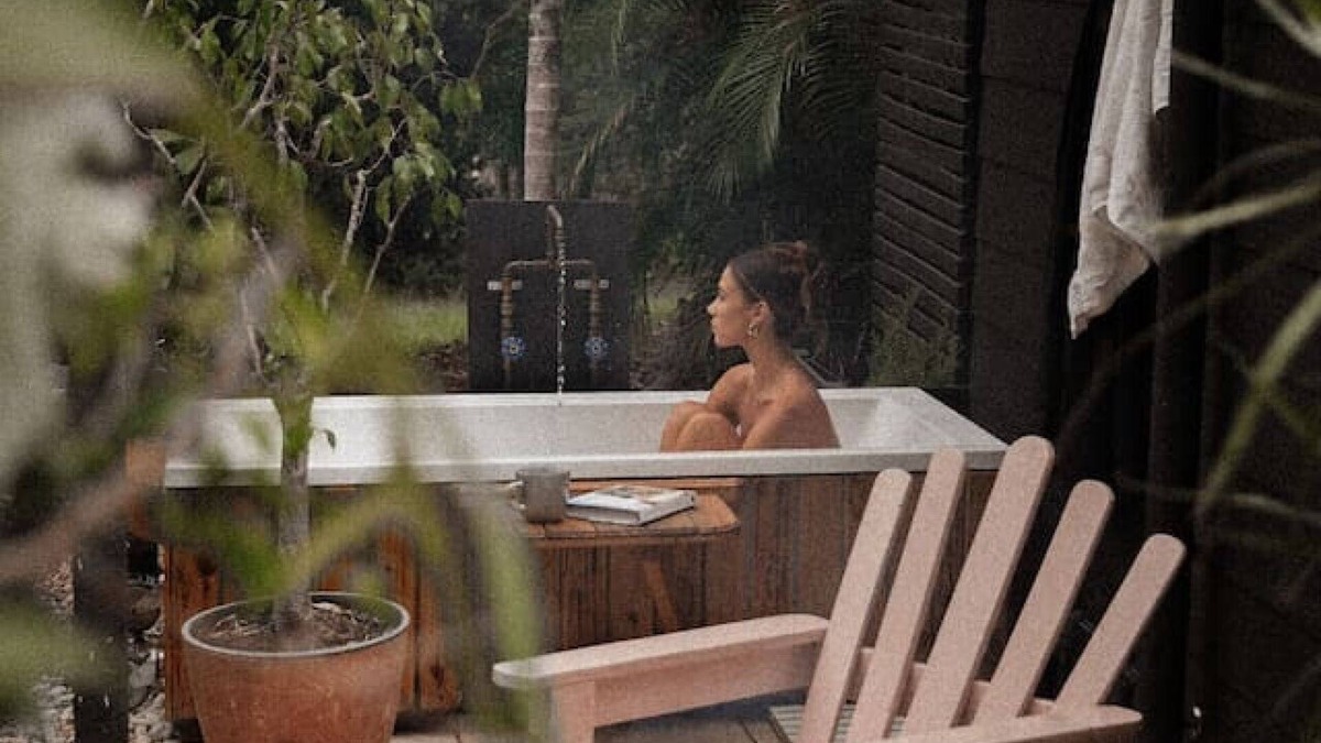 Palmwoods Cottage | Stylish Cottage + Outdoor Bath near Montville