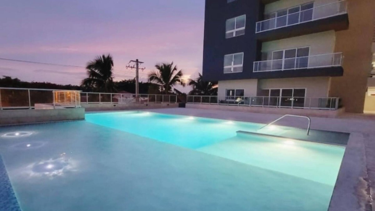 Juan Dolio - El Pueblo Condo | Stylish & Cozy 1 bed at 1 Min Walk to the Beach with Pool-Gym -Condo Apartment