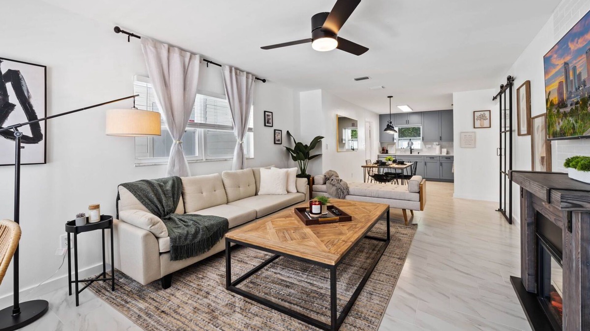 Oakford Park House | Stylish & Cozy Family Gem ~ 5 Star Location ~ Backyard