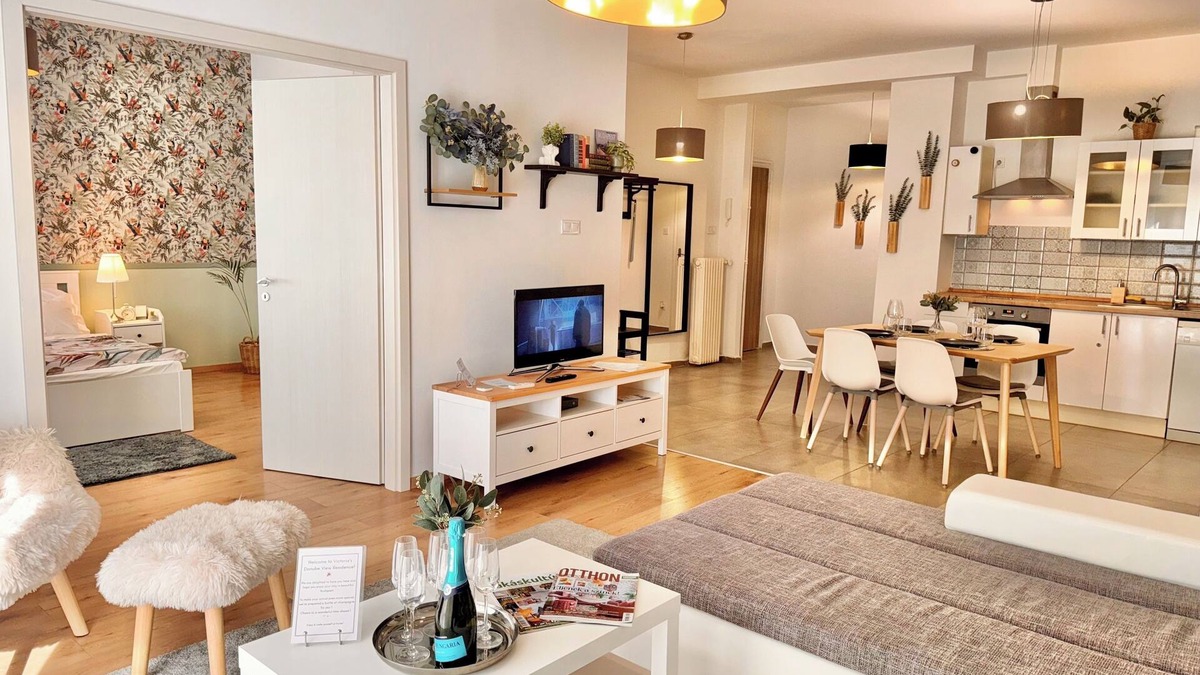 Belso-Ferencvaros Apartment | Stylish Danube View Apartment 2BR 2BA Top Central Location
