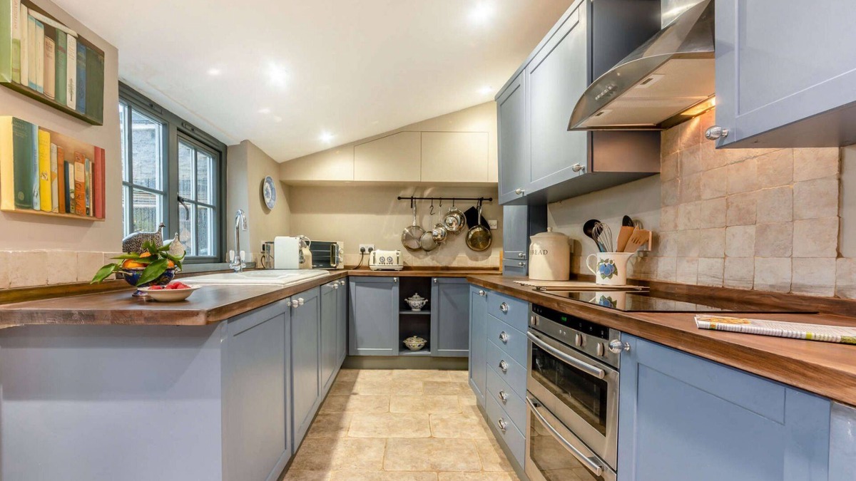 Sherston Cottage | Stylish dog friendly holiday cottage in the Cotswolds - Lilly Bee Cottage
