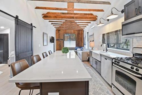 North Park City House | Stylish Downtown 2BD Walk to Chairlifts