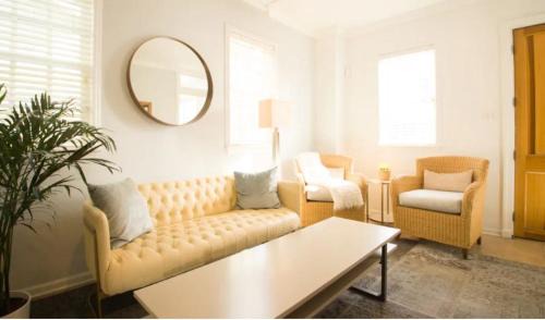 Downtown House | Stylish Downtown Cottage - Prime Historic Location