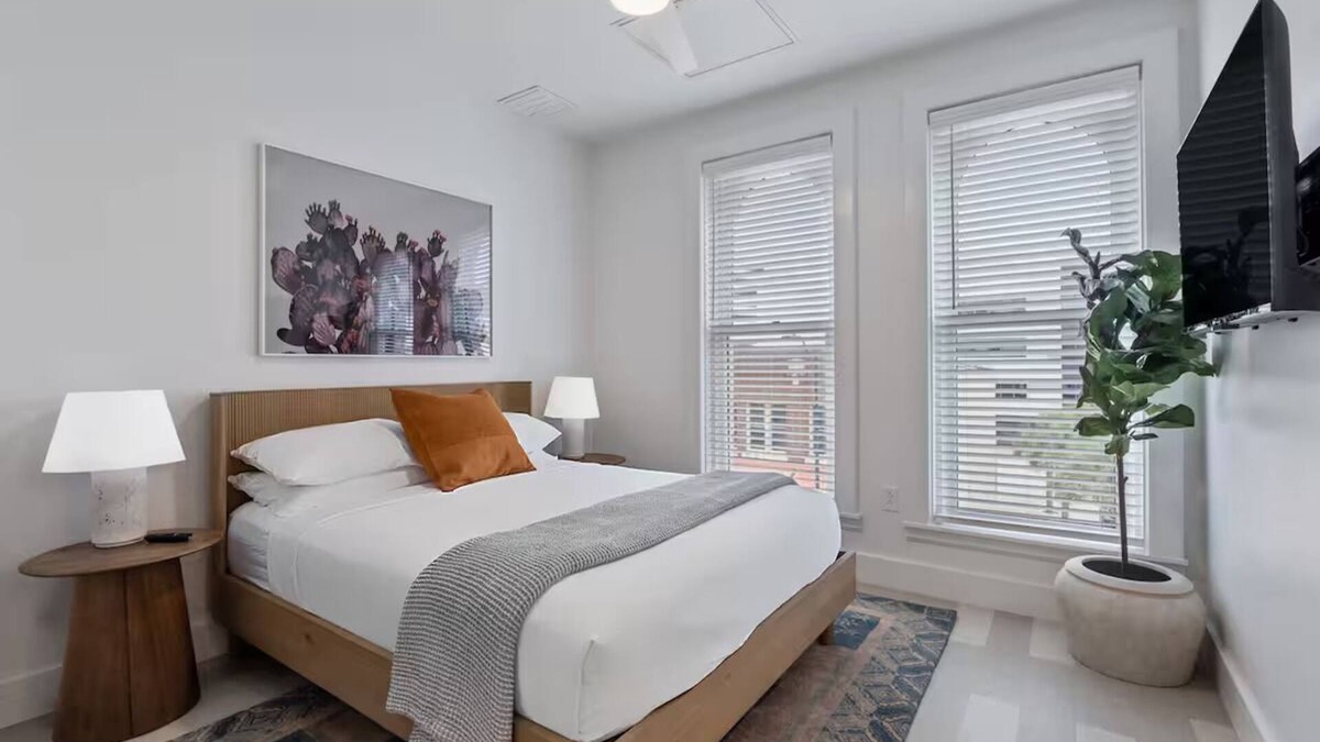 Main - Military Plaza Hotel | Stylish Downtown Escape Just Steps from River Walk – Prime Location & Comfort