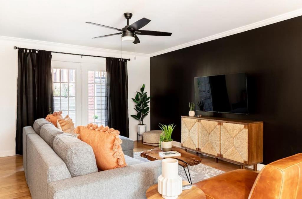 Rutledge Hill Apartment | Stylish Downtown Nashville 3 Beds, 1 Bedroom with Private Patio, Parking
