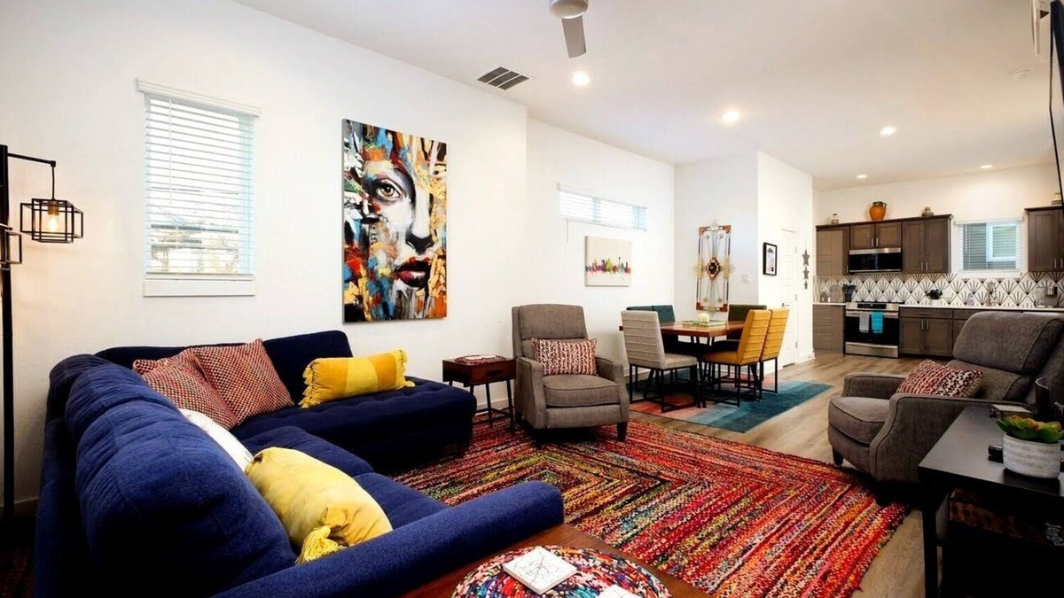 Tobin Hill House | Stylish Downtown Retreat, Walk to River Walk & Alamo, Pet-Friendly