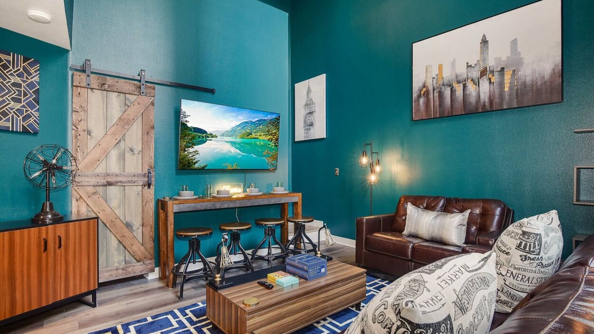 East Village Condo | Stylish DT Loft for Professionals Friends & Family