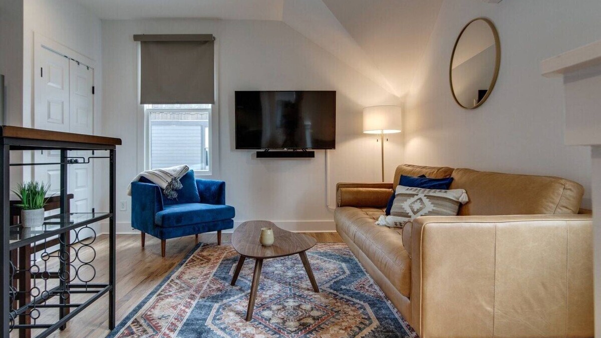 Greenwood House | Stylish East Nashville Townhouse for 6