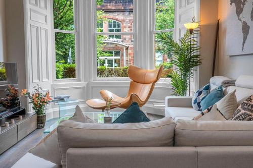 Bonnington Apartment | Stylish Elegance in City's Heart