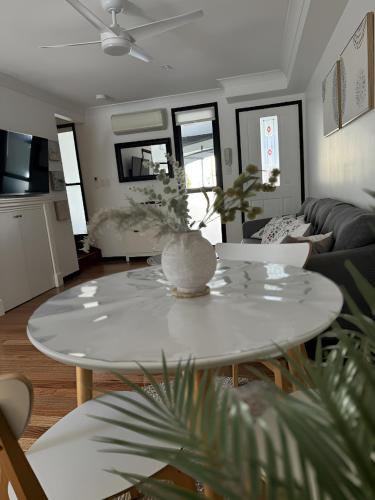 Wilston House | Stylish & Elegant 2BR Townhouse in Wilston, Brisbane