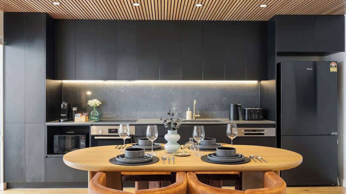 West End Apartment | Stylish Escape: Walk to River, Dining & Shops