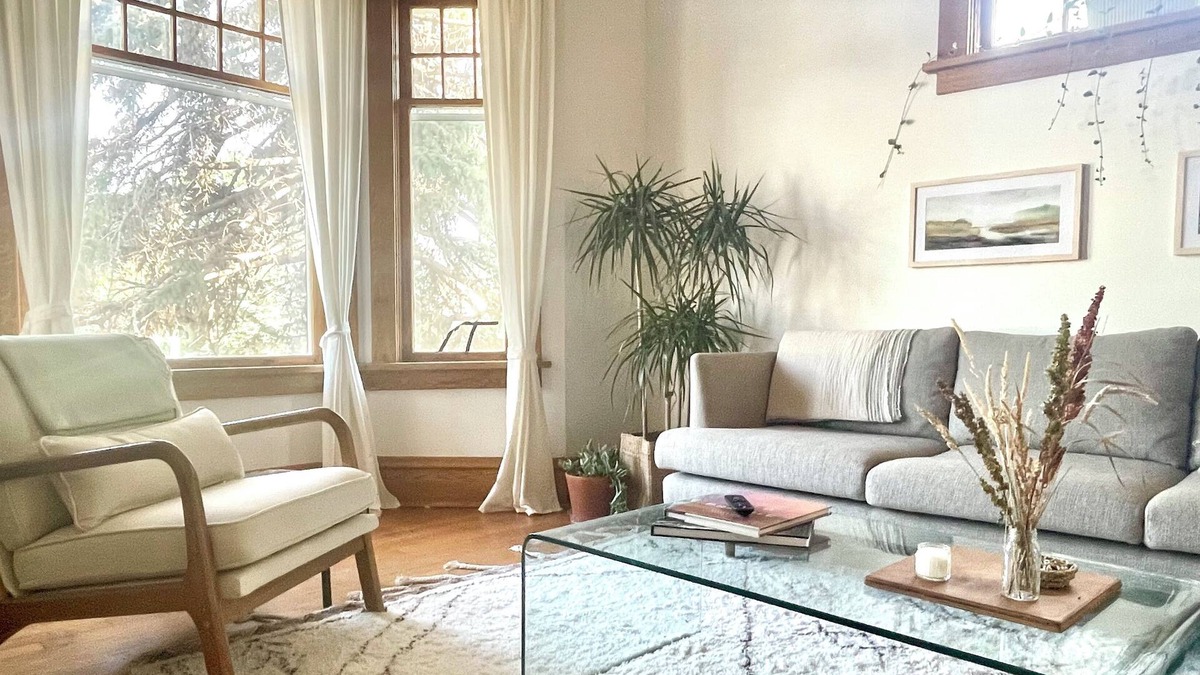 Moose Jaw House | Stylish & Family Friendly Character Home