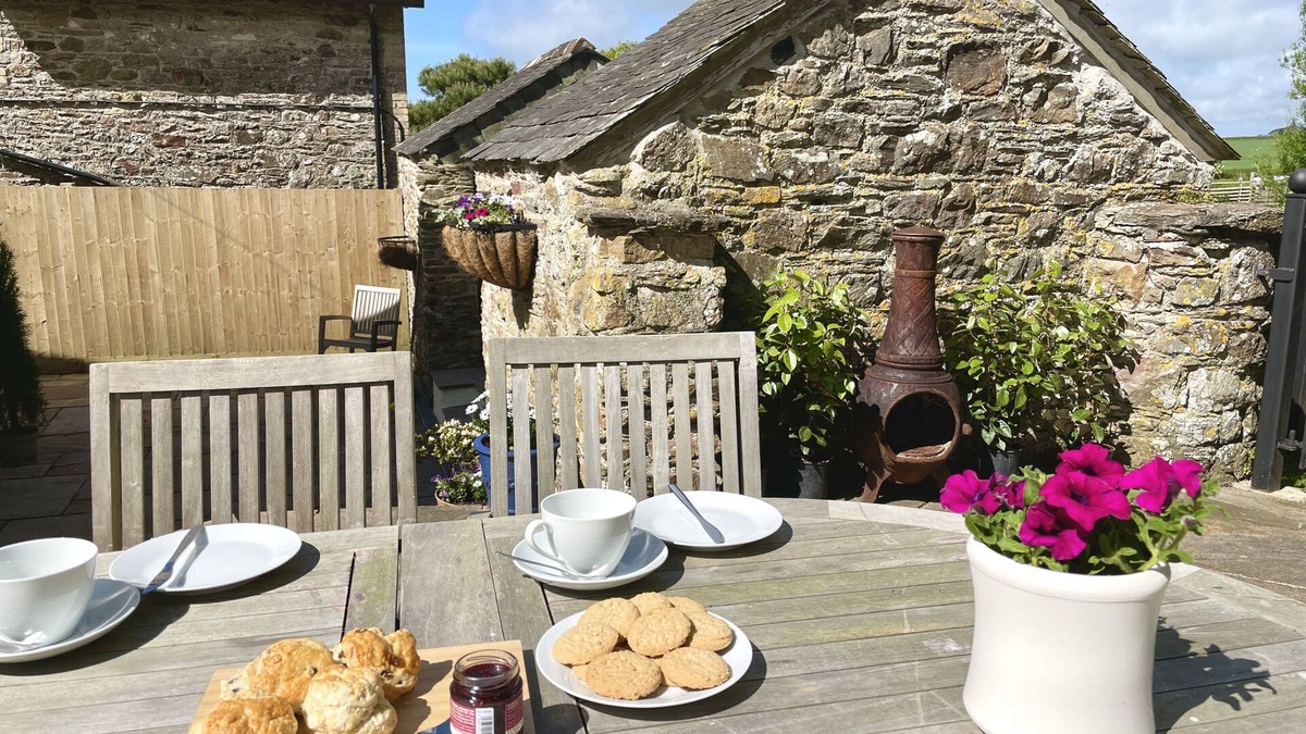 Margate Old Town Cottage | Stylish Family-Friendly Cottage With Hot Tub