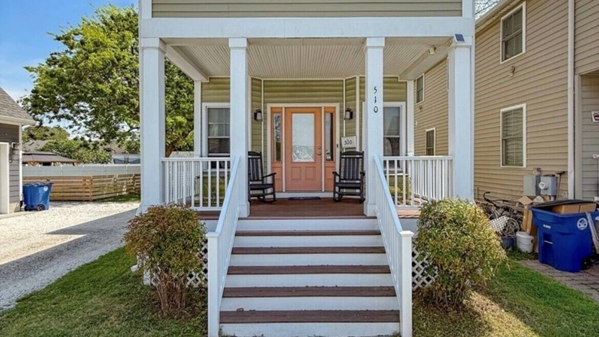 Cape Charles House | Stylish family getaway steps from the beach/town