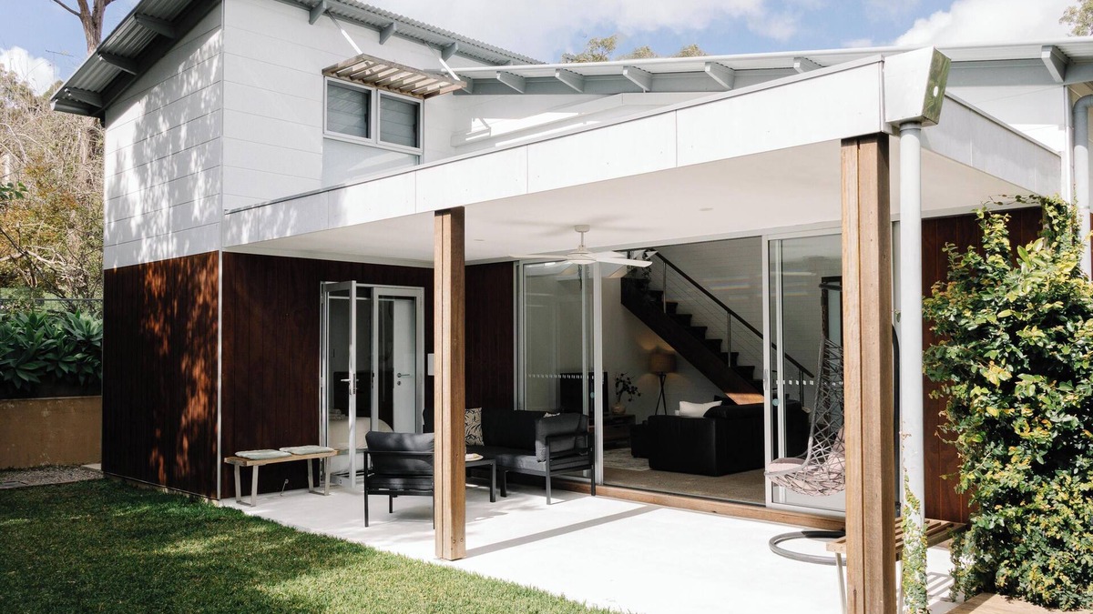 Mona Vale House | Stylish Family Stay – Cafes, Golf & Beach Nearby