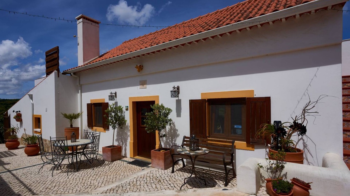 Obidos Other | Stylish farmhouse with fabulous sun room in 4 acre valley only 7km from Obidos
