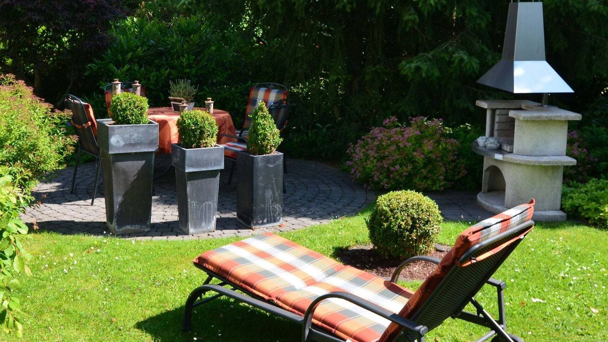 Madfeld Apartment | Stylish flat in Madfeld with private terrace