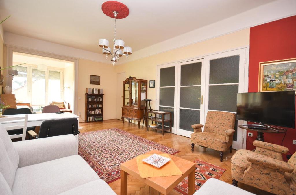 Krisztinavaros Apartment | Stylish Flat w Balcony next to the Castle & Metro