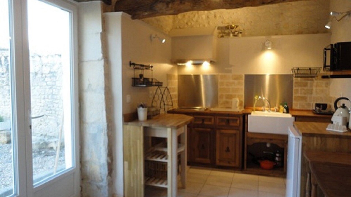 Bribaudon House | Stylish Spacious Studio Apartment, with Shared Pool & Games Barn