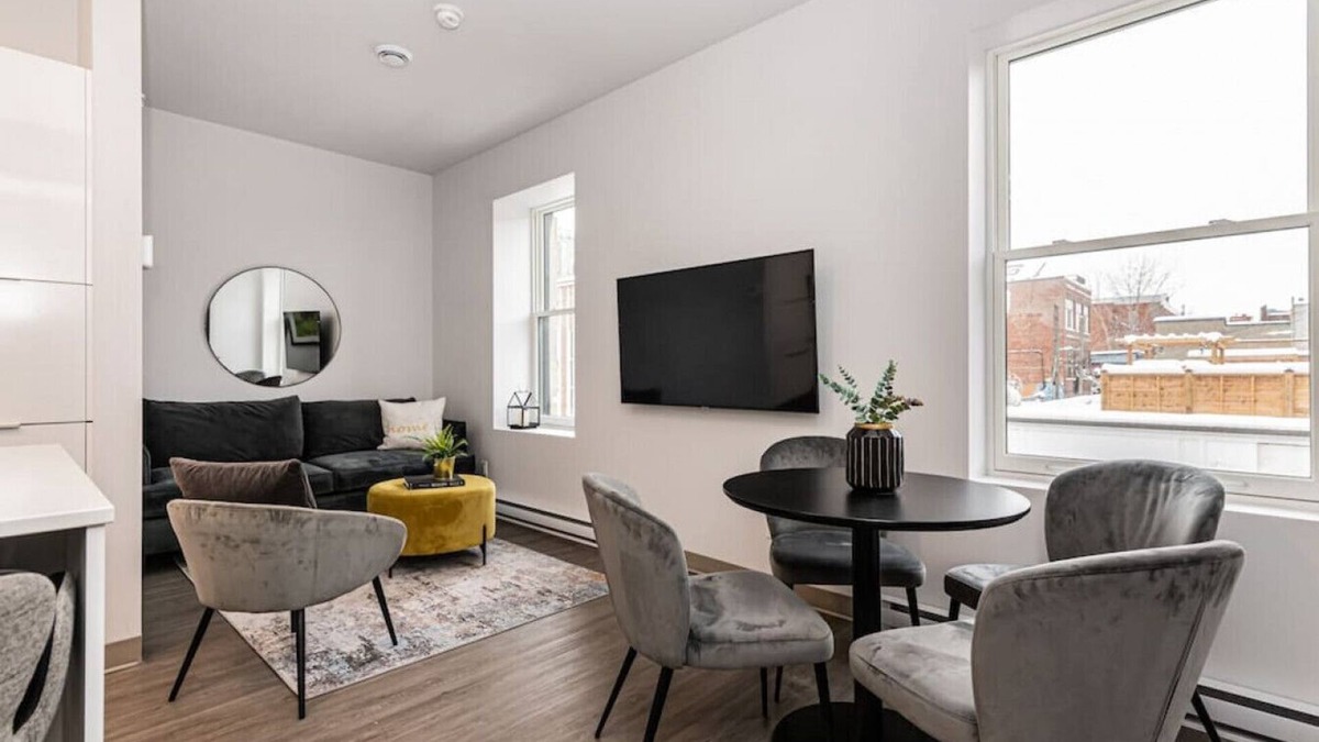Plateau Mont Royal Apartment | Stylish & Fun 1 Bedroom Apartment in Le Plateau by Denstays