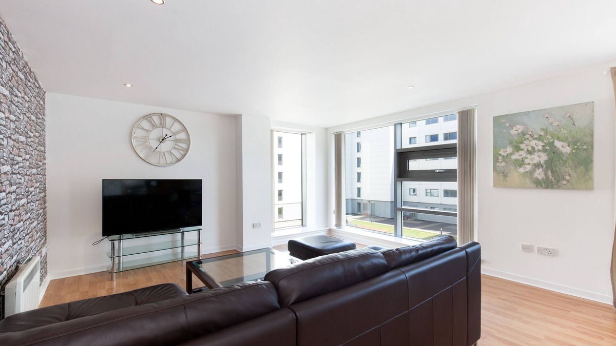 Newhaven Apartment | Stylish Garden View Apartment