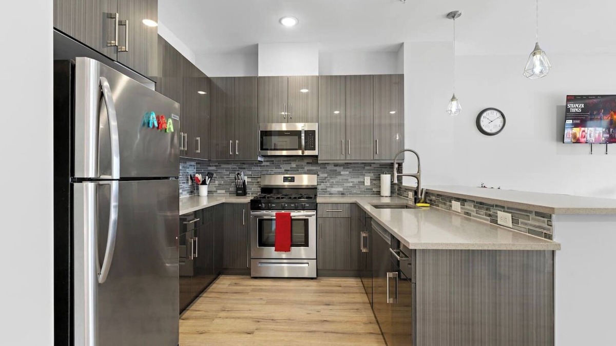Bayonne Condo | Stylish Getaway - NYC & NWK